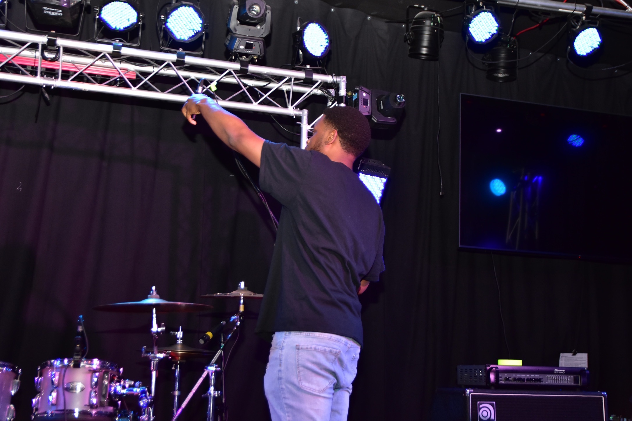 V3 Multimedia lighting service